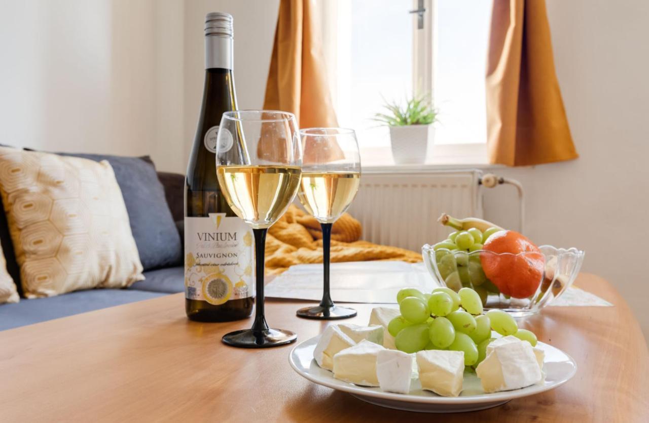 Sunshine Apartment Near The City Center Prague Exterior photo